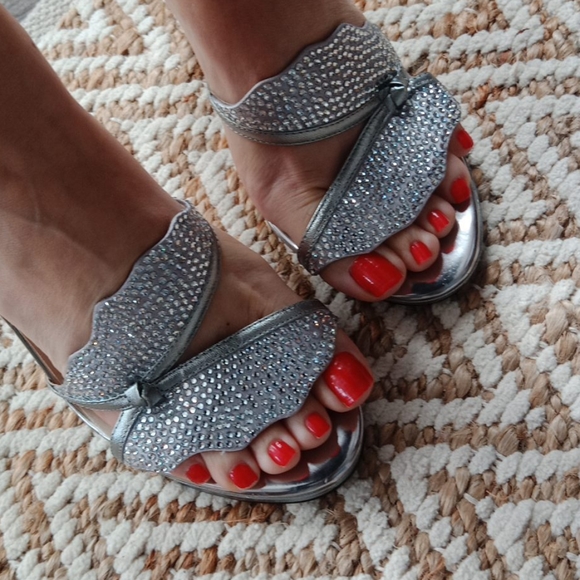 E !Live from the red carpet heels - Picture 12 of 16